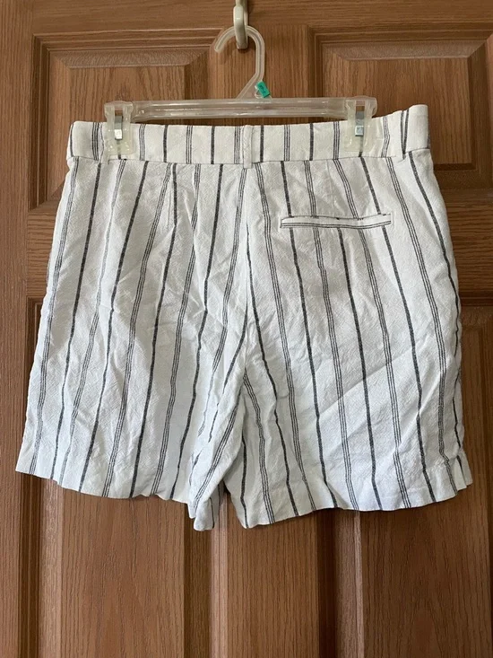Old Navy Extra High Rise Taylor Shorts with Adjustable Waist SMALL - Picture 2 of 5